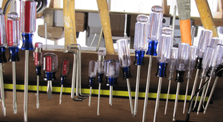 magnetic tool holder for screwdrivers